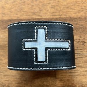 Chunky black/white cross bracelet